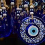 Pulseiras e amuletos com pedras de proteção energética