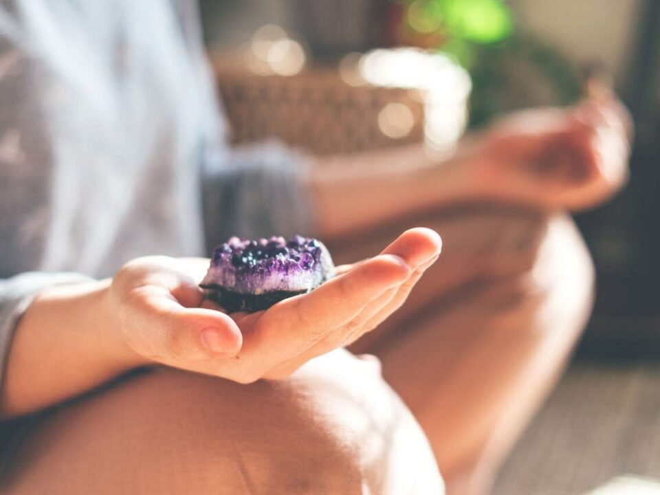 Ametista natural usada para acalmar a mente e reduzir o stress