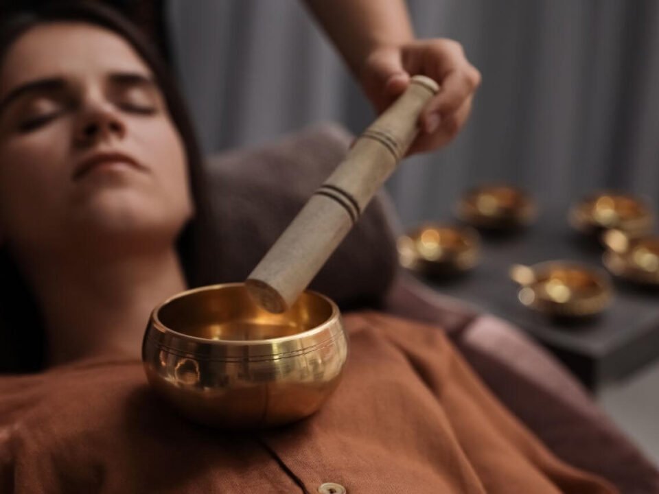 Alinhamento dos chakras com o som de taças tibetanas